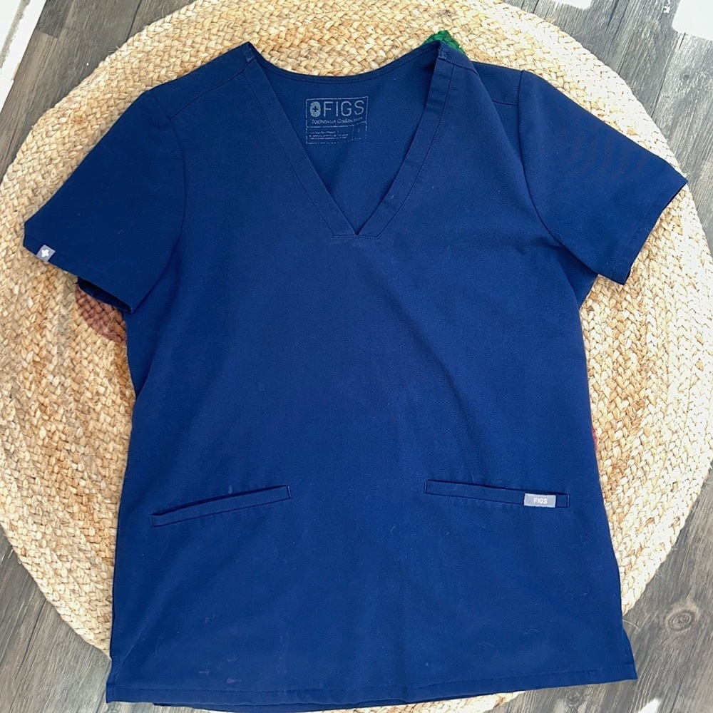 FIGS Casma Navy Blue 2-Pocket Scrub Top